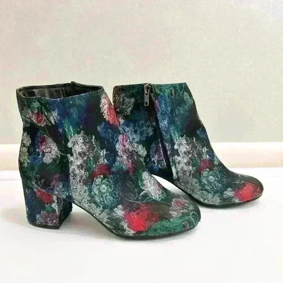 Zigi Soho Nydia Floral Print Tapestry Heeled Ankle Go Go Boots - Picture 1 of 6